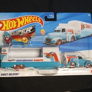 Sweet Delivery Hot Wheels Donut Set - Donut Car And Hauler Trailer